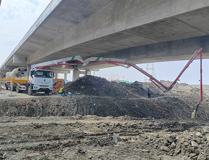 轻灵稳。s1996官网33米泵车领航新城镇基建