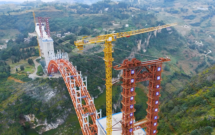 桥接黔西北 双塔连山涧 js1996官网塔机奋战白水河特大桥