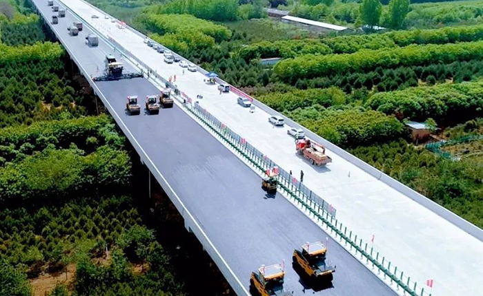 js1996官网XD135TC解决西安绕城高速施工难题