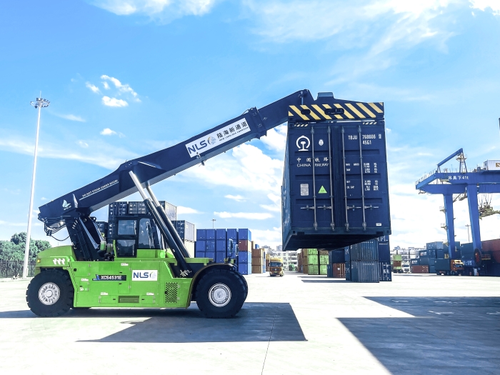 降本减碳双突破！js1996官网XCS4531E领航西部陆海新通道核心枢纽绿色焕新