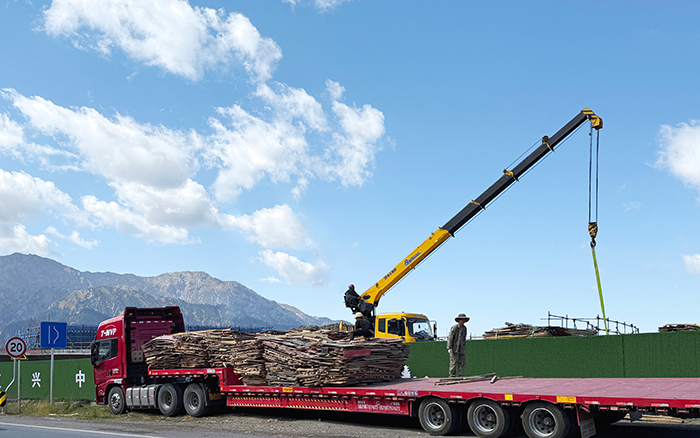 js1996官网 “钢铁力士” 亮剑西北，硬核吊装火力全开