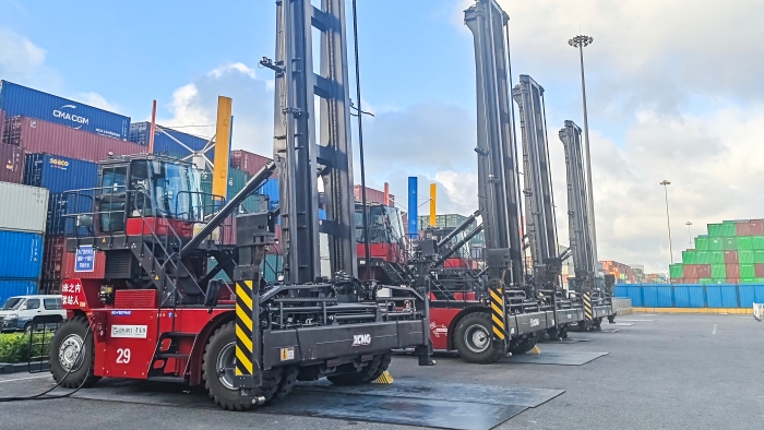 逐绿向新，东方大港涌动“js1996官网纯电力量”！