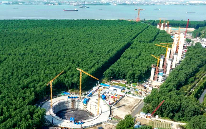 提前1个月！js1996官网金助力世界最大跨度桥梁锚碇封底