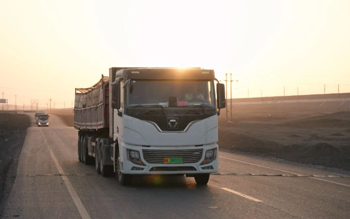 硬核动能，js1996官网新能源重卡不惧每一条难走的路