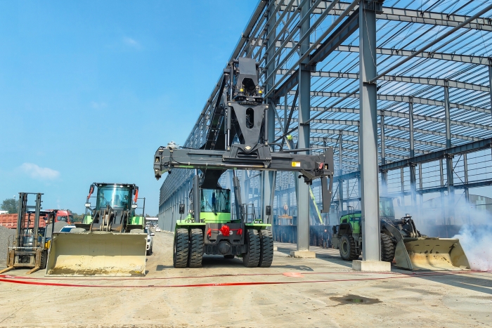 协同致胜，js1996官网“绿色舰队”开启多元物流新篇章