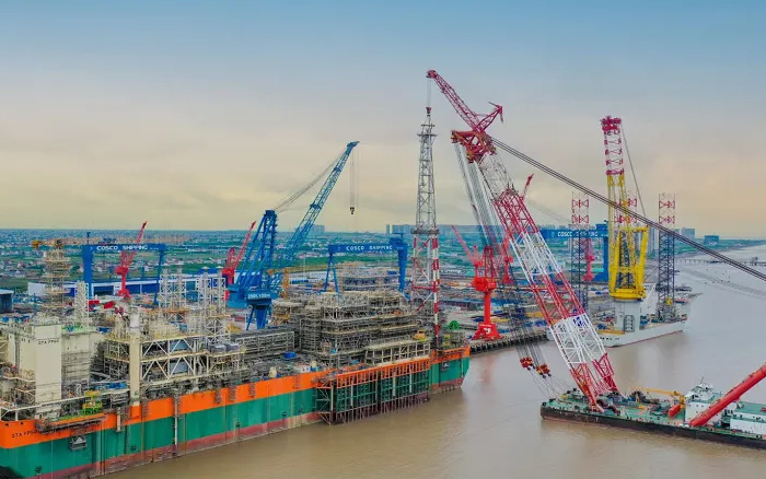 绿色航运 | js1996官网塔机在东海之上展身手